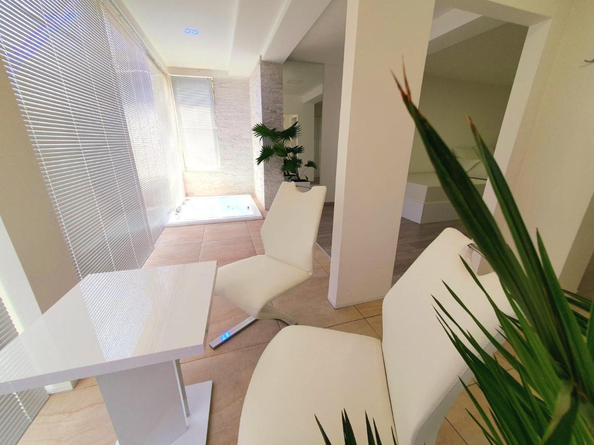 Penthouse Jacuzzi & Pool Apartmants Opatija Buitenkant foto