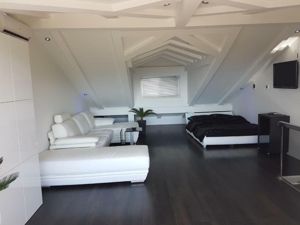 Penthouse Jacuzzi & Pool Apartmants Opatija Buitenkant foto